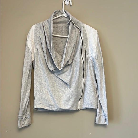 Lululemon Athletica Gray Zipper Sweater size 8 - Picture 1 of 5
